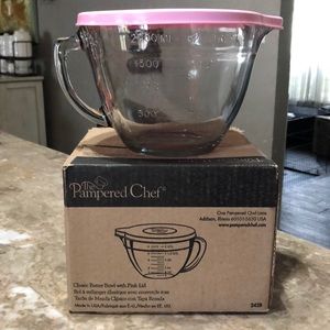 Pampered Chef Classic Batter Bowl with Pink Lid